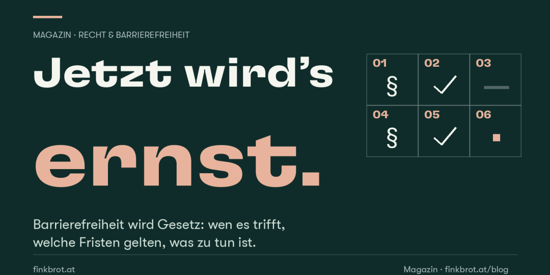 Dunkelgrüne Grafik mit der Aufschrift „Jetzt wird’s ernst“ und einem Kachelraster mit Paragrafenzeichen und Häkchen